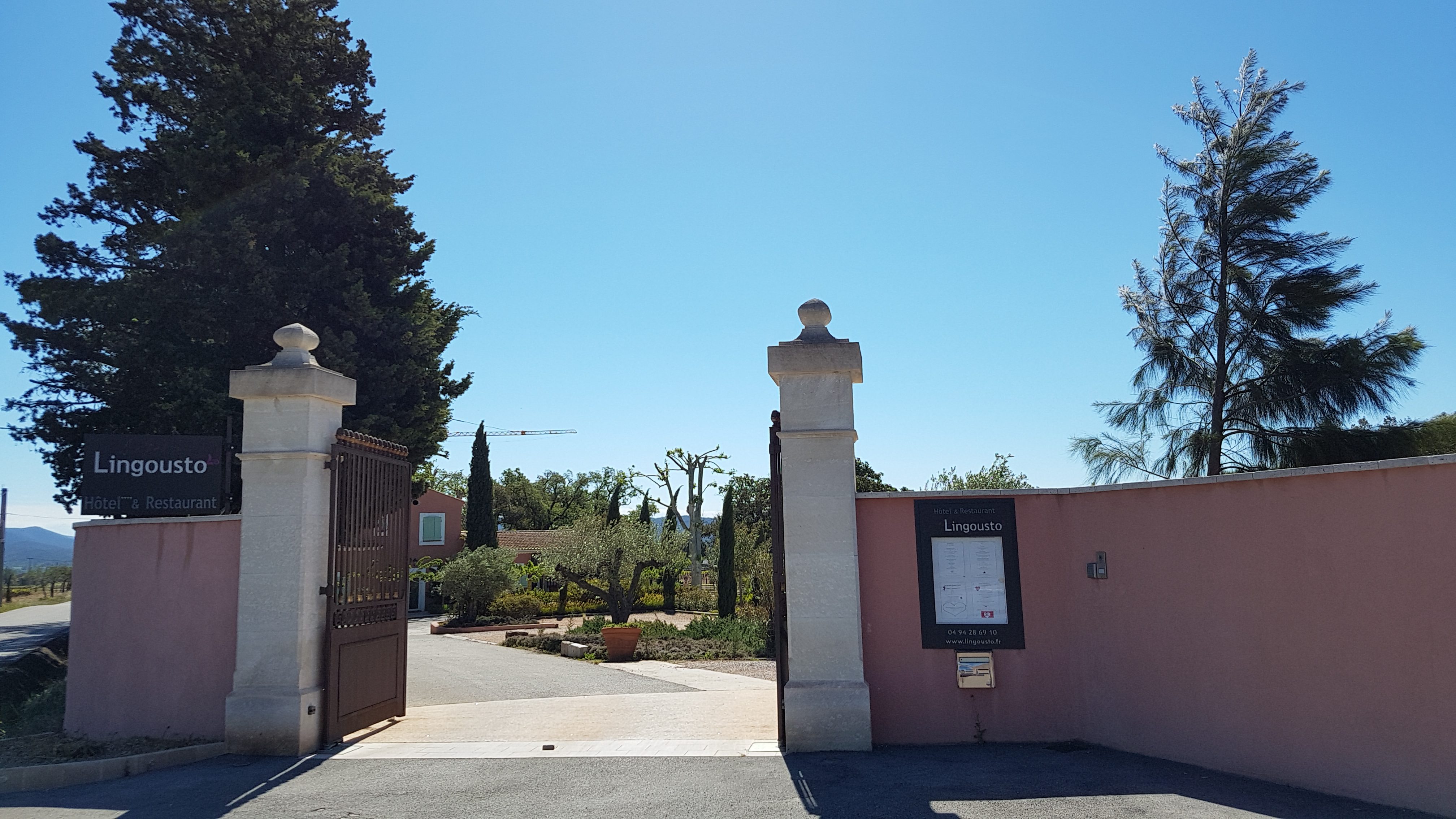 L'entrée du Mas du Lingousto à CUERS 